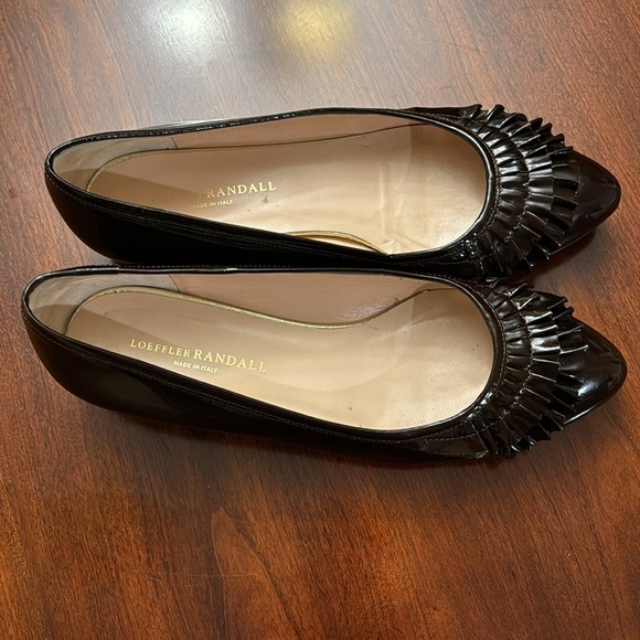 Loeffler Randell Brown Ruffled Toe Timeless Flats - Picture 4 of 9
